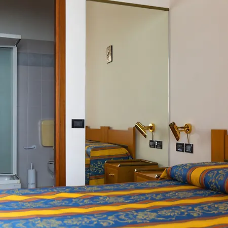 מלון Sacro Monte 4*